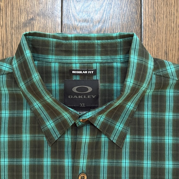 Oakley Short Sleeve Button Down Shirt Men’s XL Green Plaid - Picture 3 of 6